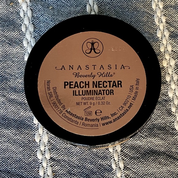 Anastasia Beverly Hills Compact Highlighter โจ - Picture 2 of 3